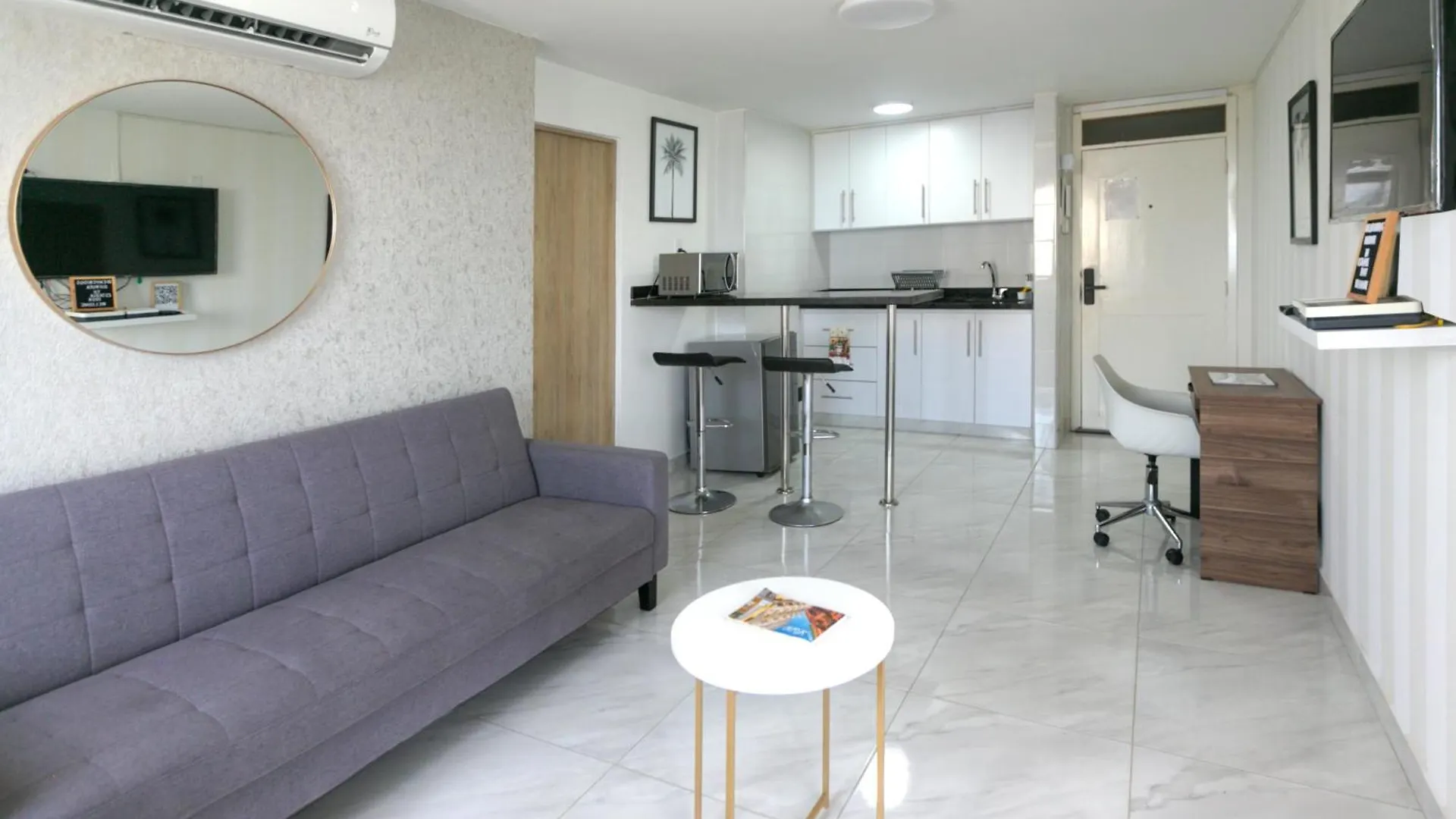 Stylish & Renovated Condo In El Laguito, Cartagena アパート